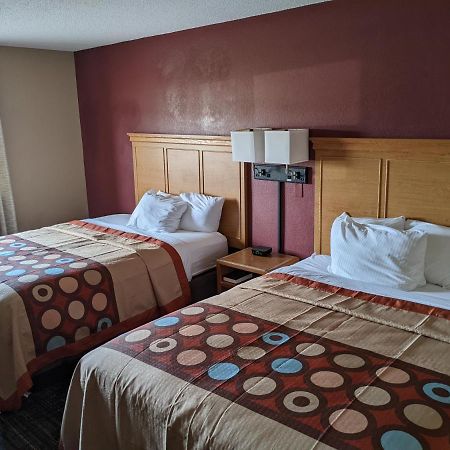 Super 8 By Wyndham Baxter/Brainerd Area Hotel Bagian luar foto