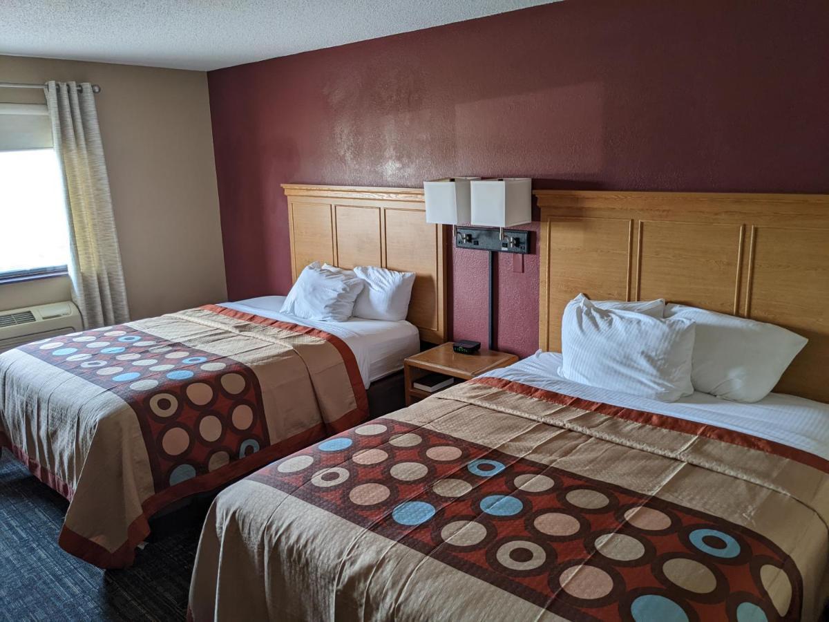 Super 8 By Wyndham Baxter/Brainerd Area Hotel Bagian luar foto