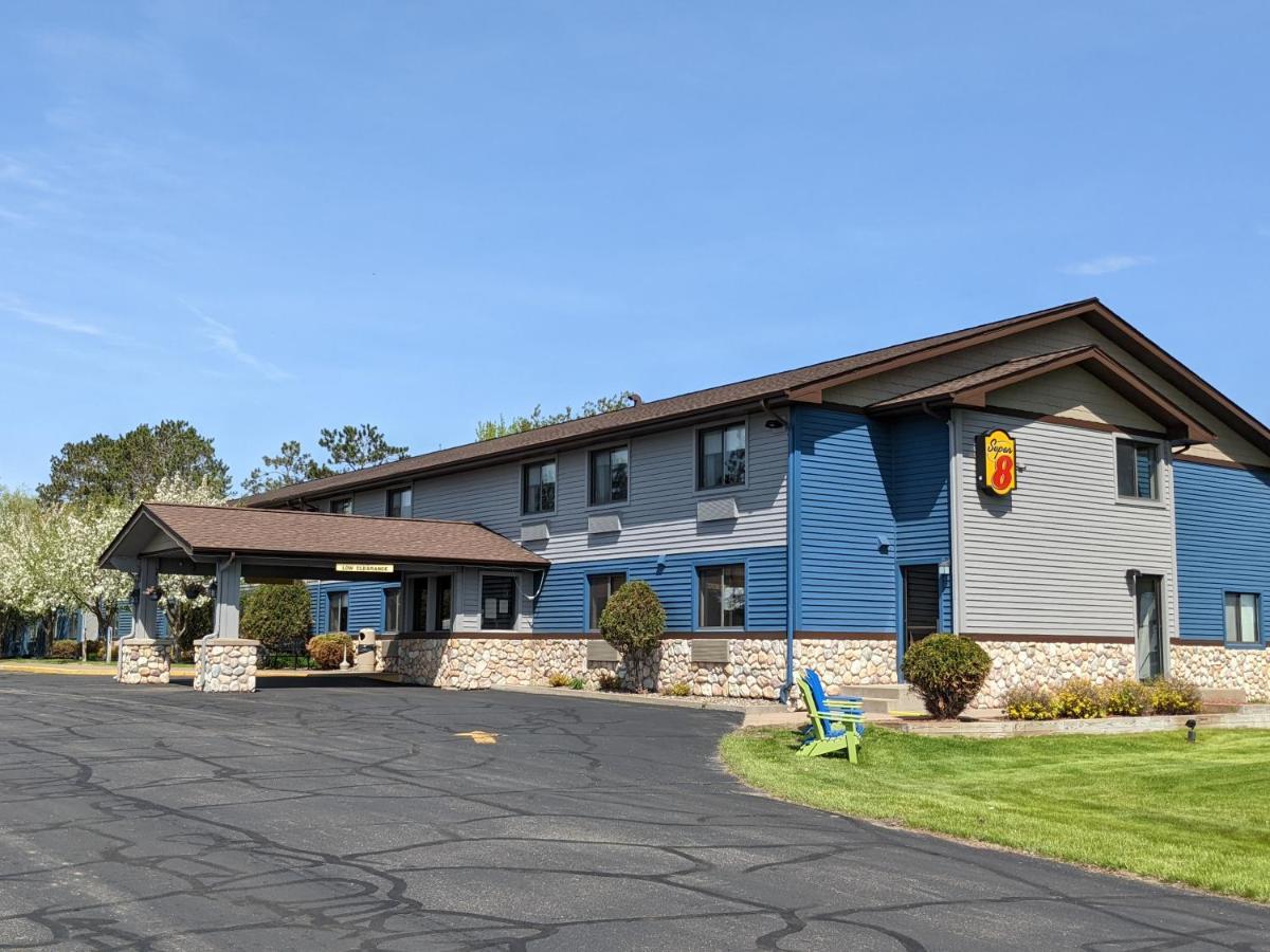 Super 8 By Wyndham Baxter/Brainerd Area Hotel Bagian luar foto